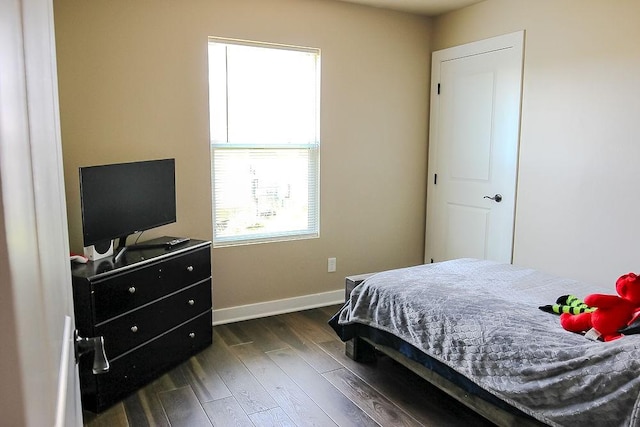 4917 Richmond Ave, Des Moines, IA 50317 - bedroom featuring dark wood-style floors and baseboards