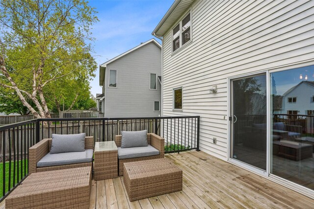 9905 Mcwilliams Dr, Johnston, IA 50131 - deck with fence