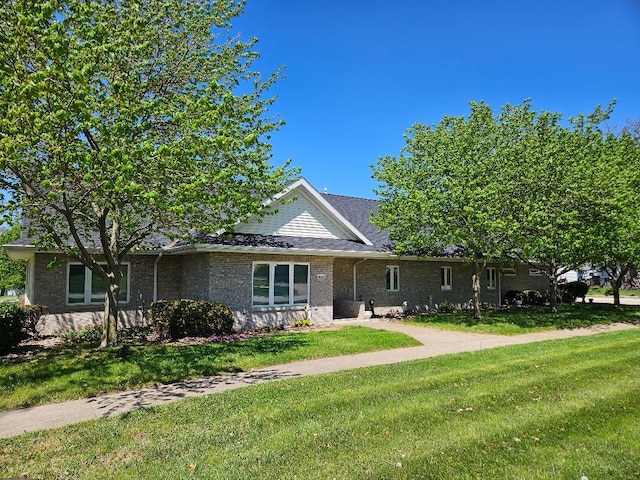single story home featuring a front lawn and brick siding