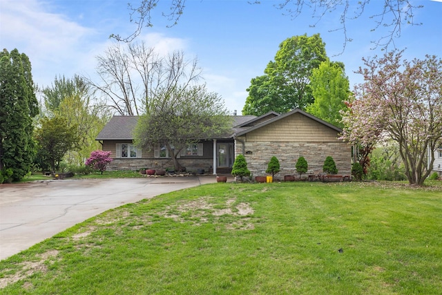 1608 W Lincoln Way, Marshalltown, IA 50158 - single story home with stone siding, a front yard, and driveway