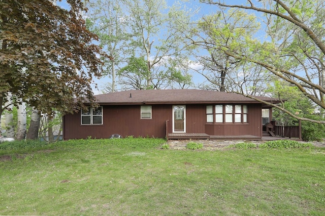 2226 Idaho Dr, Pella, IA 50219 - back of property featuring a yard
