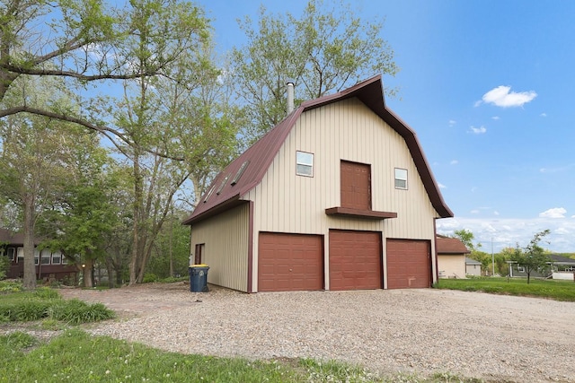 2226 Idaho Dr, Pella, IA 50219 - garage featuring a detached garage
