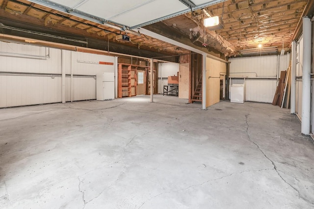 2226 Idaho Dr, Pella, IA 50219 - garage with a garage door opener