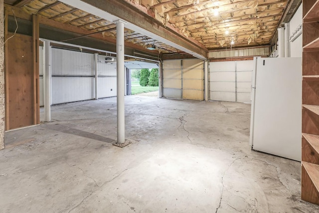 2226 Idaho Dr, Pella, IA 50219 - garage featuring freestanding refrigerator