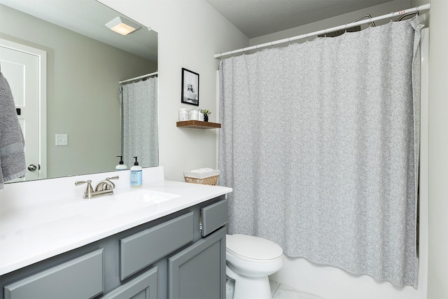 1001 Willow Valley Dr, Norwalk, IA 50211 - bathroom with toilet, vanity, and a shower with curtain