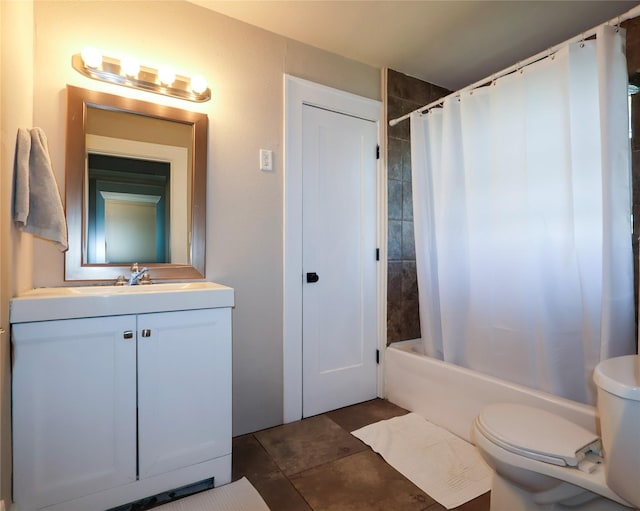 1321 Clark St, Des Moines, IA 50314 - full bath with toilet, vanity, and shower / tub combo