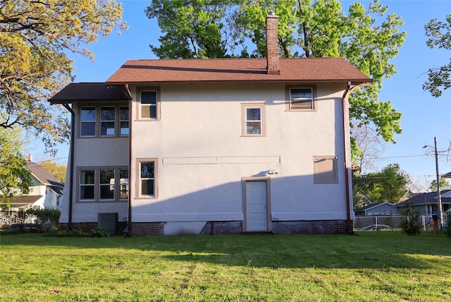 1321 Clark St, Des Moines, IA 50314 - view of side of property with a chimney
