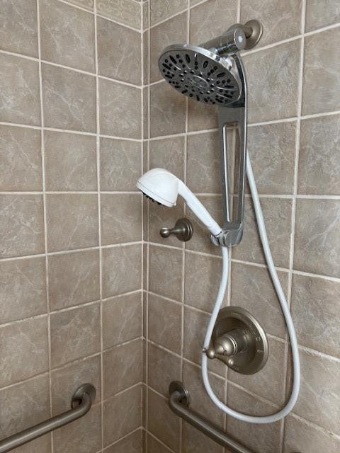 1604 Elder Dr, Marshalltown, IA 50158 - detailed view of tiled shower