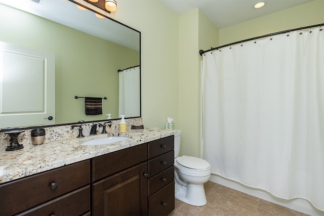 1914 Park Ave, Des Moines, IA 50315 - full bathroom featuring toilet, tile patterned flooring, vanity, and a shower with shower curtain