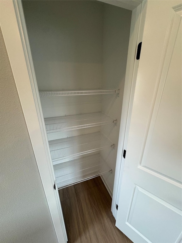 1533 Walker St, Des Moines, IA 50316 - view of closet