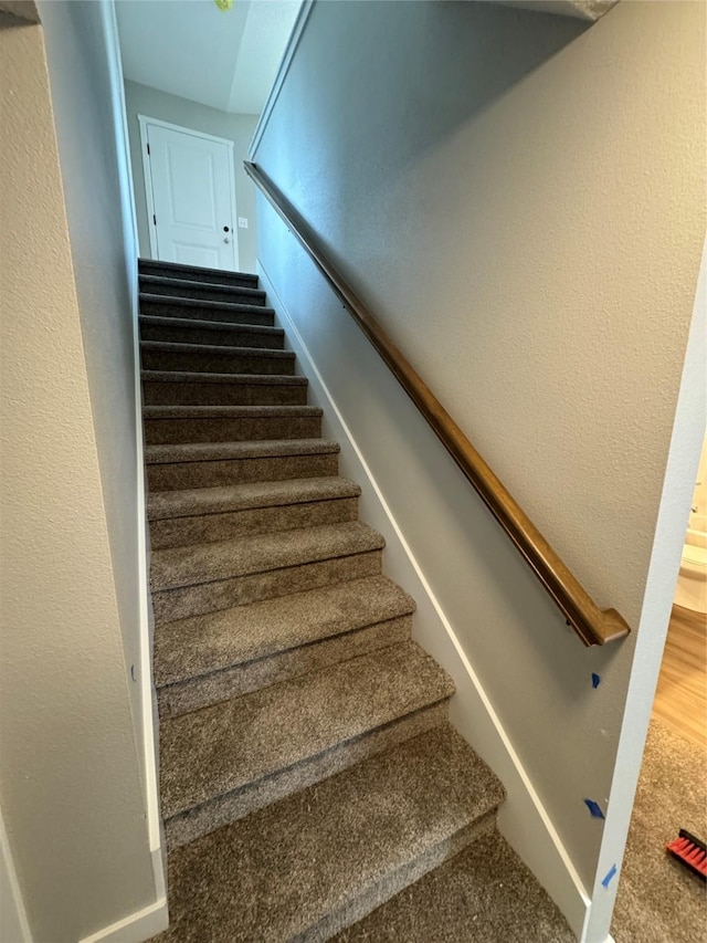 1533 Walker St, Des Moines, IA 50316 - view of stairway