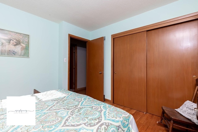 6404 Meredith Dr, Urbandale, IA 50322 - bedroom featuring wood finished floors and a closet