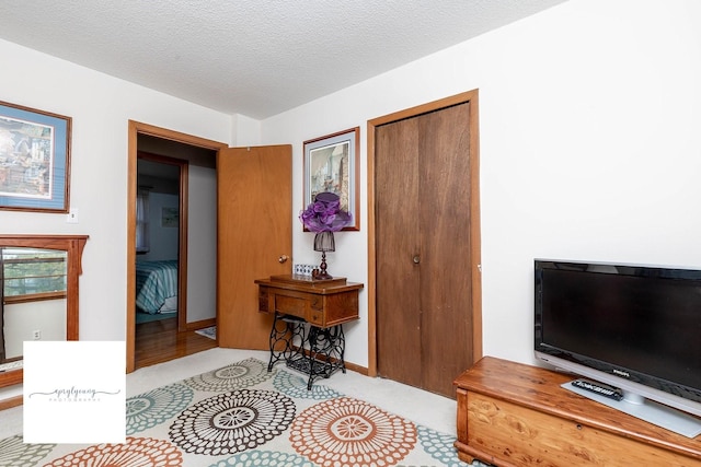 6404 Meredith Dr, Urbandale, IA 50322 - carpeted bedroom featuring a closet and a textured ceiling