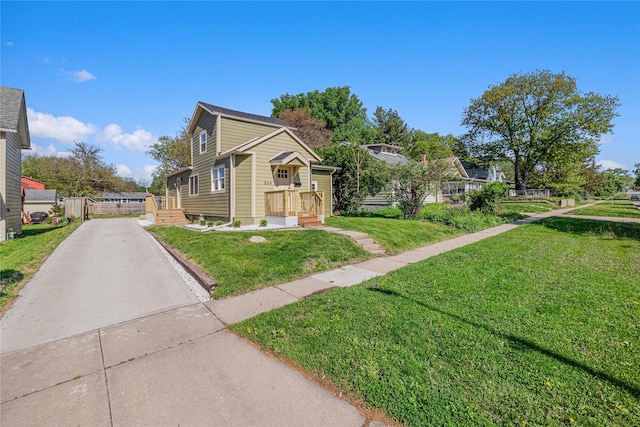 504 9th St, West Des Moines, IA 50265 - view of front of property featuring driveway and a front yard