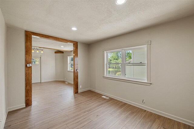 504 9th St, West Des Moines, IA 50265 - spare room with a textured ceiling, baseboards, light wood-style flooring, and recessed lighting