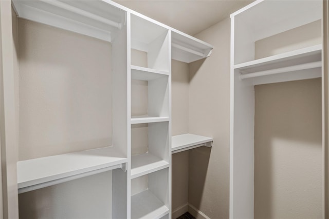 504 9th St, West Des Moines, IA 50265 - view of spacious closet