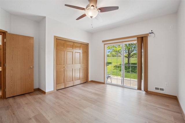 unfurnished bedroom featuring access to exterior, light wood-type flooring, baseboards, a closet, and ceiling fan