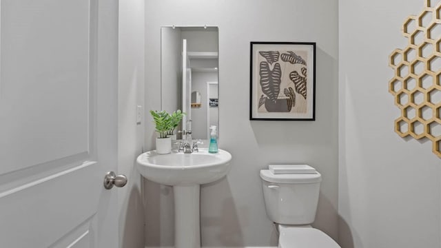 1415 Northview Dr, Waukee, IA 50263 - half bathroom with toilet