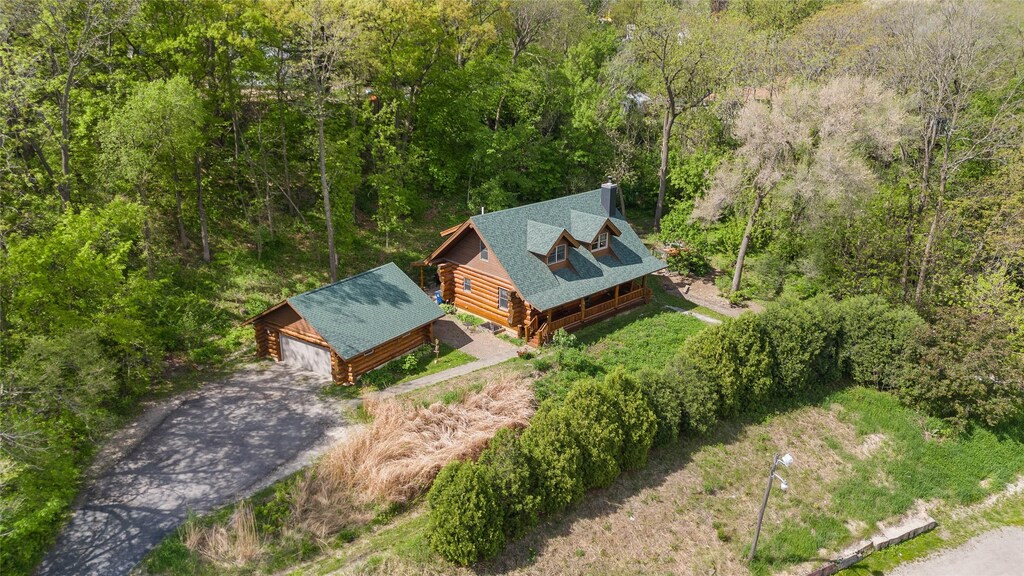 200 Indianola Rd, Des Moines, IA 50315 - aerial view of property and surrounding area featuring a forest