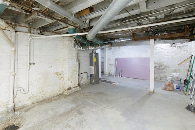 1360 E 9th St, Des Moines, IA 50316 - unfinished below grade area featuring water heater