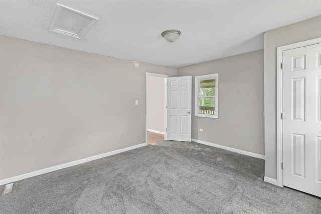 1360 E 9th St, Des Moines, IA 50316 - unfurnished bedroom featuring carpet flooring and a textured ceiling