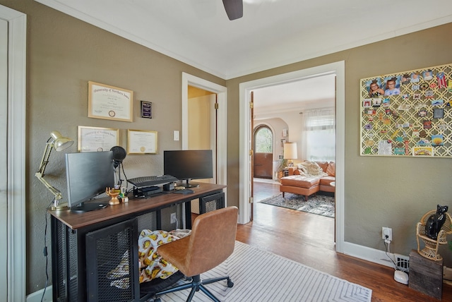 1534 41st St, Des Moines, IA 50311 - office space with wood finished floors, ceiling fan, and baseboards