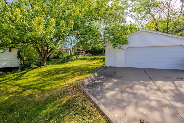 view of yard featuring a detached garage and an outdoor structure