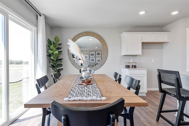 dining space featuring light wood-style floors, recessed lighting, and baseboards