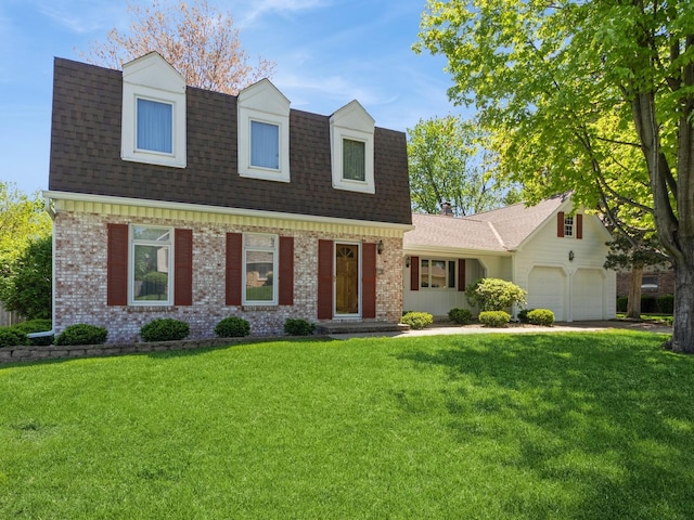 view of front facade featuring roof with shingles, an attached garage, brick siding, and a front yard
