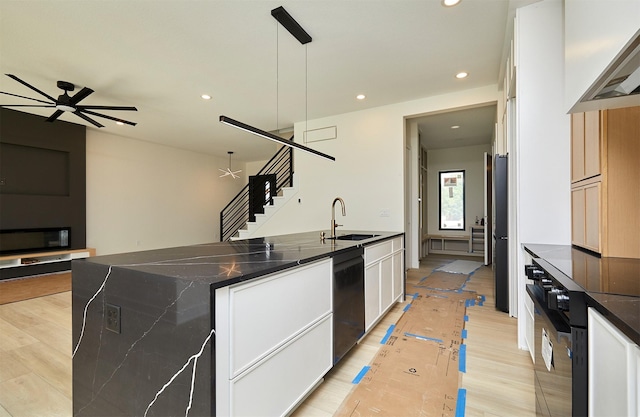 4727 Hillsdale Dr, Urbandale, IA 50322 - kitchen featuring a ceiling fan, a sink, stainless steel dishwasher, extractor fan, and recessed lighting