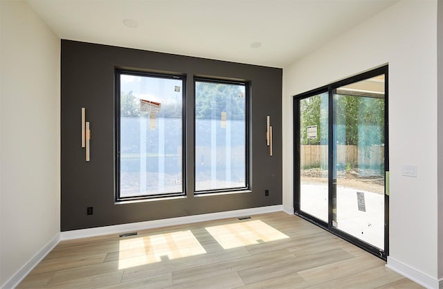 4727 Hillsdale Dr, Urbandale, IA 50322 - unfurnished room featuring light wood finished floors and baseboards