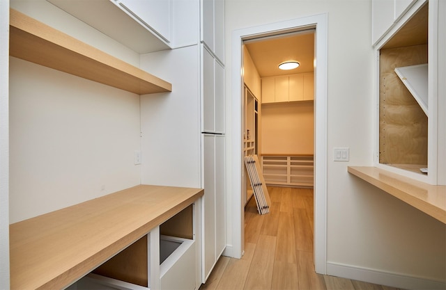 4727 Hillsdale Dr, Urbandale, IA 50322 - spacious closet with light wood-style floors