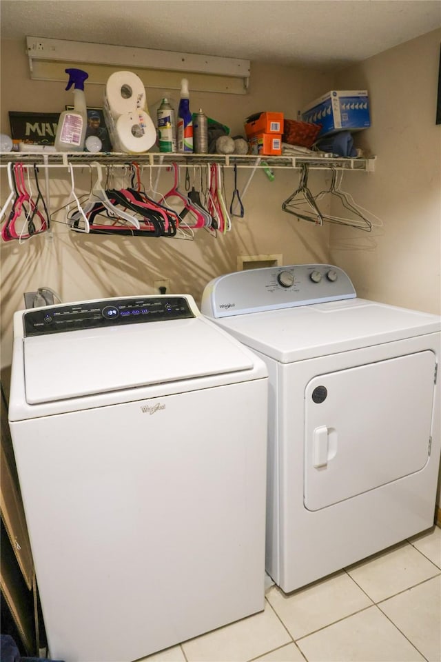 washroom featuring independent washer and dryer and light tile patterned floors