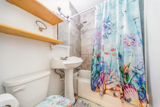 1523 Allison Ave, Des Moines, IA 50314 - full bath with shower / tub combo and toilet