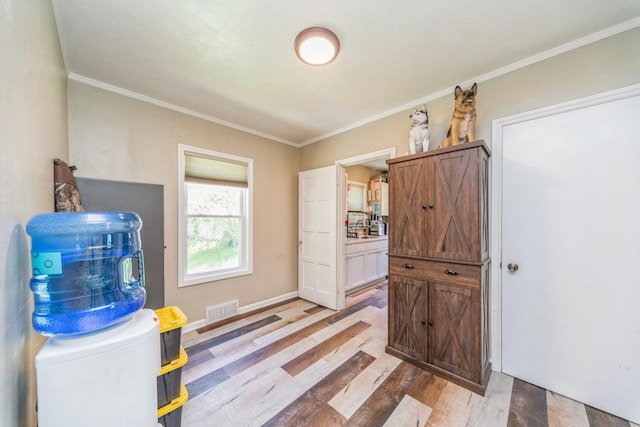 1523 Allison Ave, Des Moines, IA 50314 - interior space featuring light wood finished floors, crown molding, and baseboards