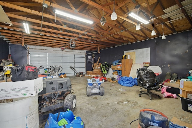 2057 Maple St, Des Moines, IA 50317 - view of garage