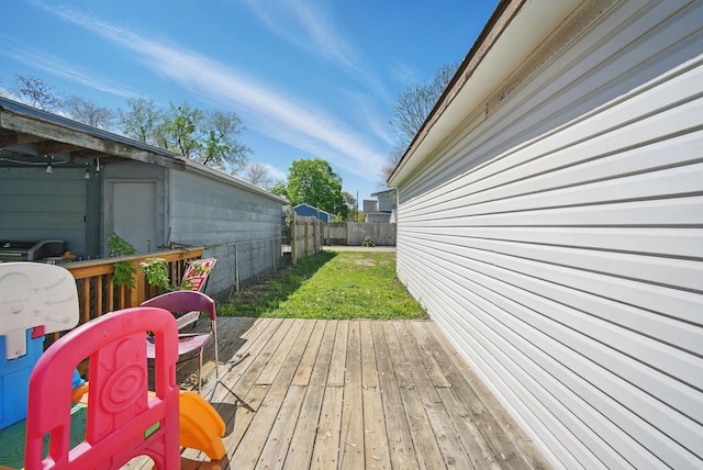 2057 Maple St, Des Moines, IA 50317 - view of wooden deck