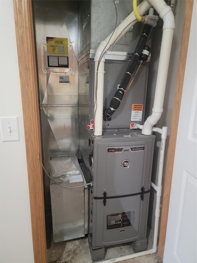 1210 NE 6th Ln Unit I9, Ankeny, IA 50021 - utility room with heating unit