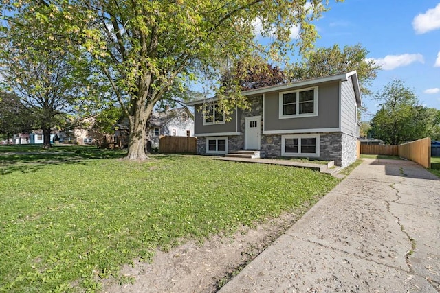 518 Maxwelton Dr, Des Moines, IA 50315 - split foyer home with driveway