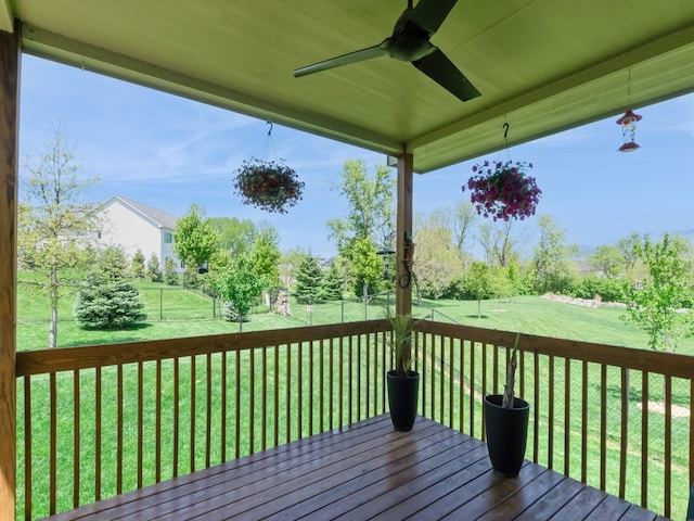 deck with a ceiling fan