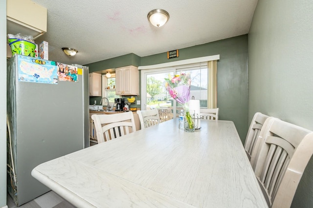 102 Wall Ave, Des Moines, IA 50315 - dining area with a textured ceiling