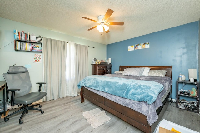 102 Wall Ave, Des Moines, IA 50315 - bedroom featuring wood finished floors, a textured ceiling, and ceiling fan