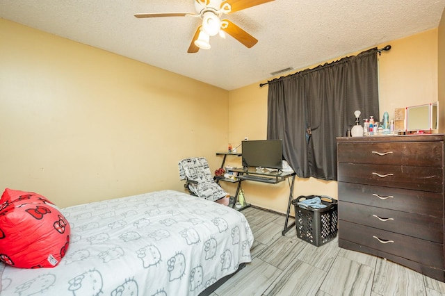 102 Wall Ave, Des Moines, IA 50315 - bedroom featuring ceiling fan and a textured ceiling