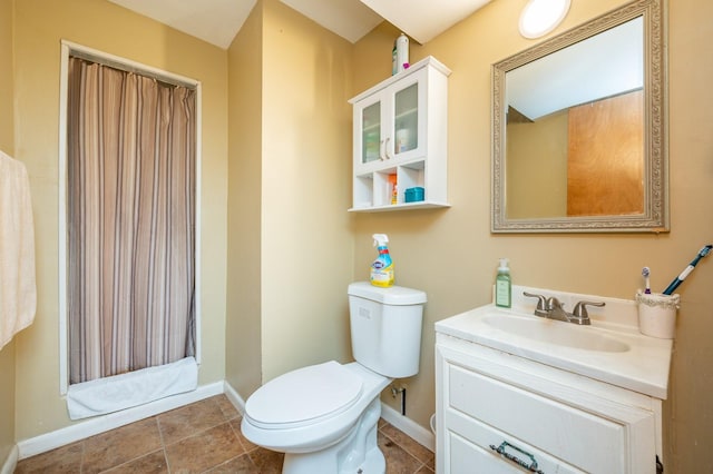 102 Wall Ave, Des Moines, IA 50315 - full bath featuring vanity, toilet, baseboards, curtained shower, and tile patterned flooring