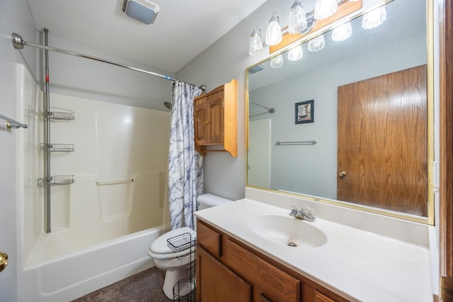 1634 Prairie Cir, Altoona, IA 50009 - full bath with toilet, vanity, and shower / tub combo