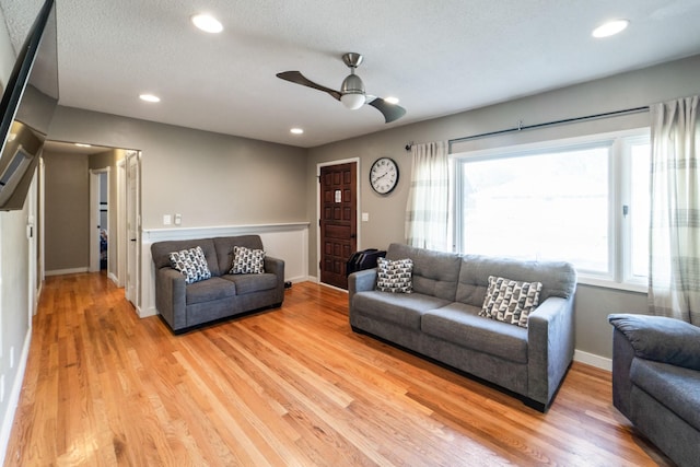 3101 Roblang Ct, Des Moines, IA 50317 - living room featuring ceiling fan, light wood-type flooring, recessed lighting, and baseboards