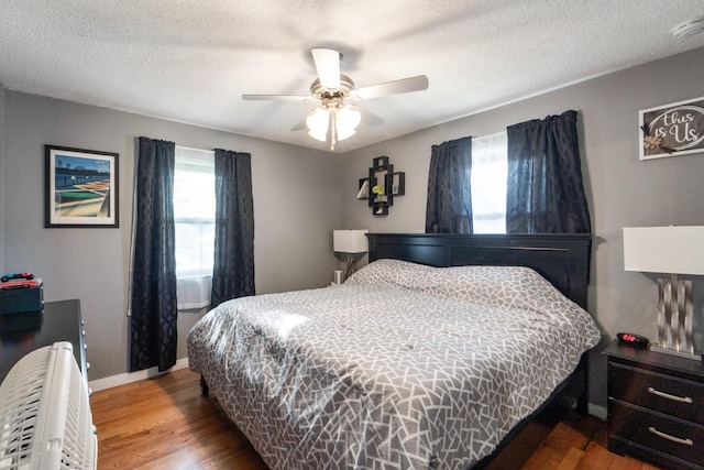 3101 Roblang Ct, Des Moines, IA 50317 - bedroom with wood finished floors, a textured ceiling, ceiling fan, and baseboards