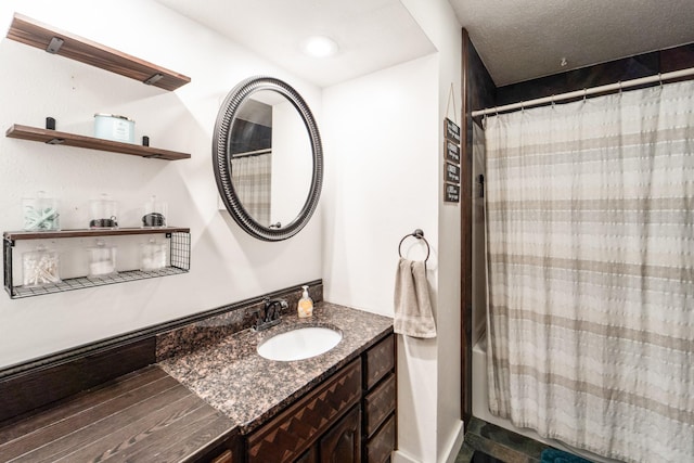 3101 Roblang Ct, Des Moines, IA 50317 - bathroom featuring a shower with curtain and vanity