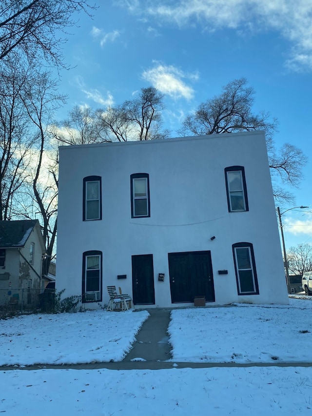 2400 SE 8th St, Des Moines, IA 50315 - view of front of property with stucco siding
