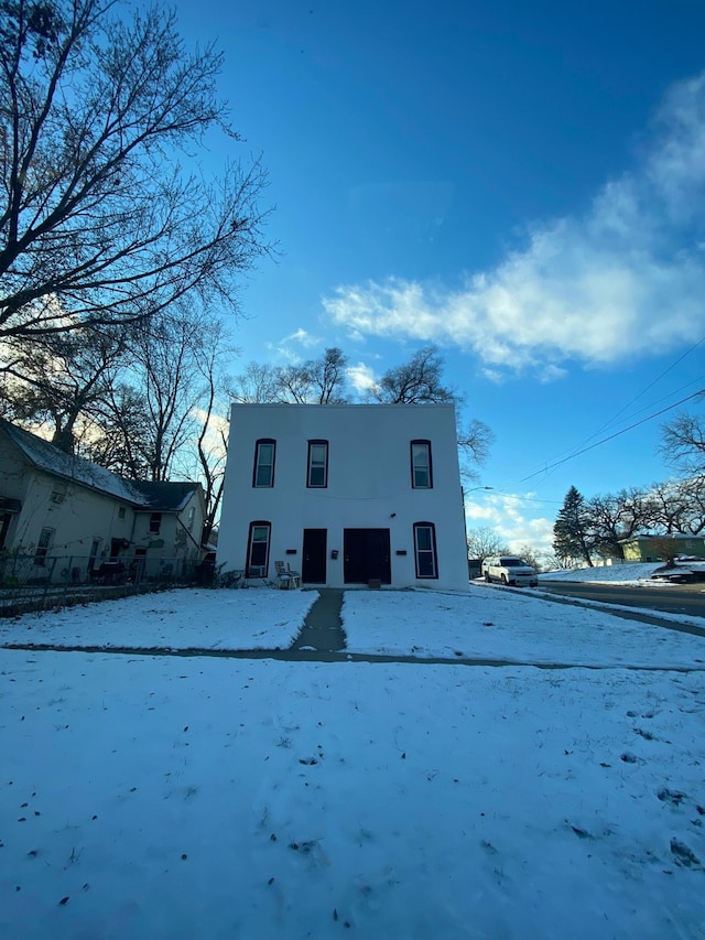 2400 SE 8th St, Des Moines, IA 50315 - view of front of home with stucco siding